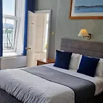 Commodore Hotel 2*