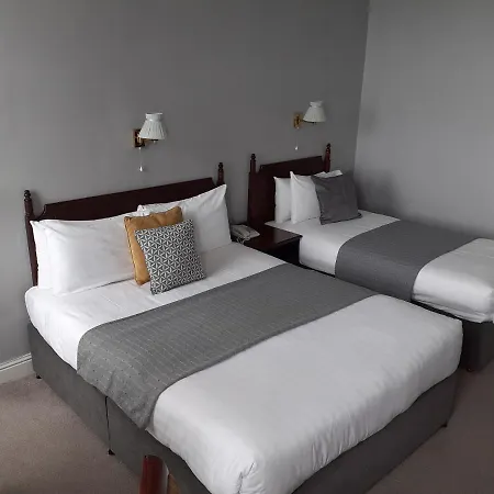 Commodore Hotel 2*