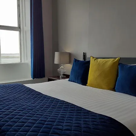 Commodore Hotel