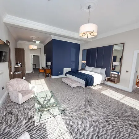 Отель Commodore 2*