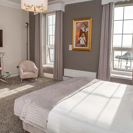 فندق Commodore 2*