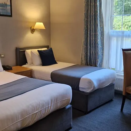 فندق Commodore 2*