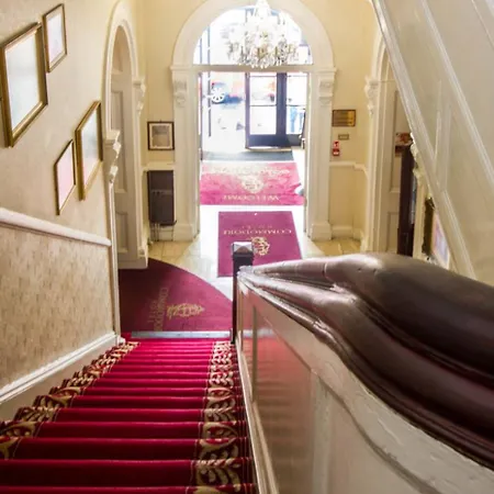 Commodore فندق كوب