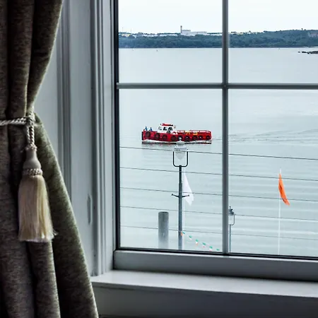 فندق Commodore 2*