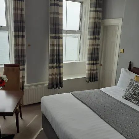 فندق Commodore 2*