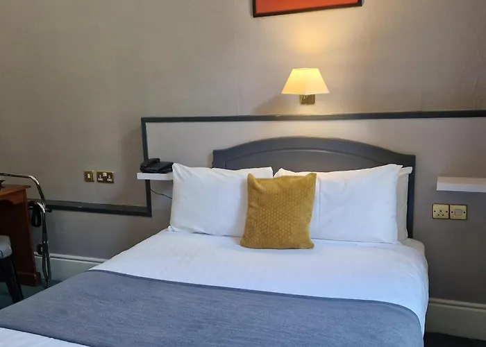 Commodore Hotel