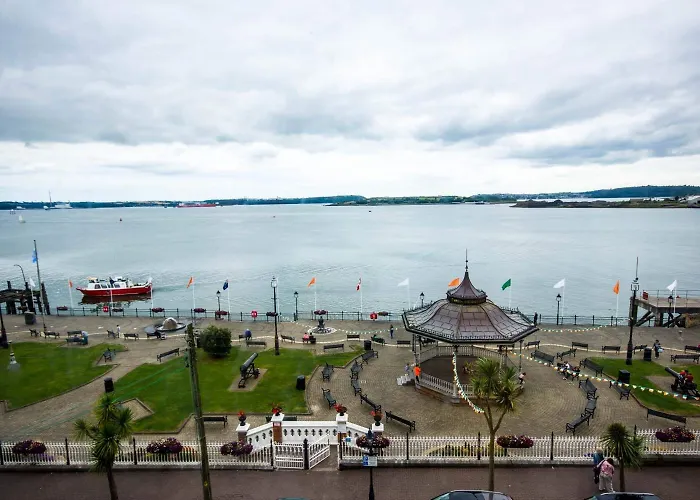 Commodore Отель