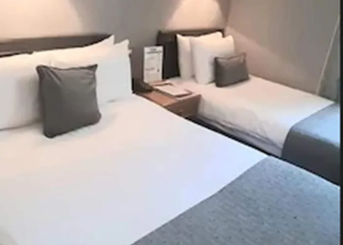 Commodore Hotel